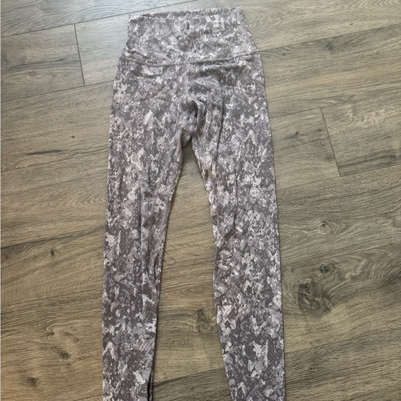 lululemon athletica Snake Print Leggings - Gray and White - Picture 1 of 1